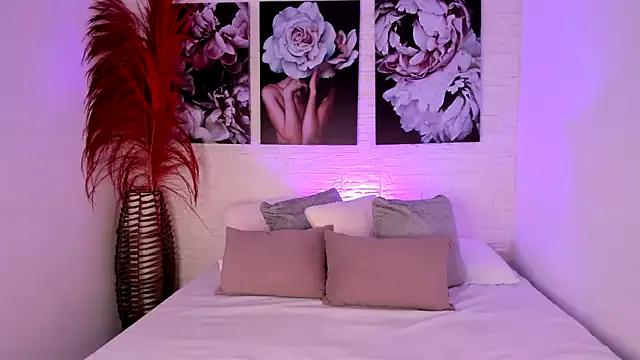 Sara_Wood from StripChat is Freechat