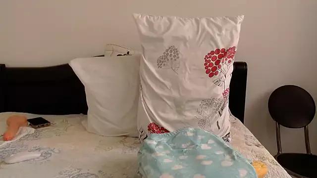 Sarah-w from StripChat is Freechat