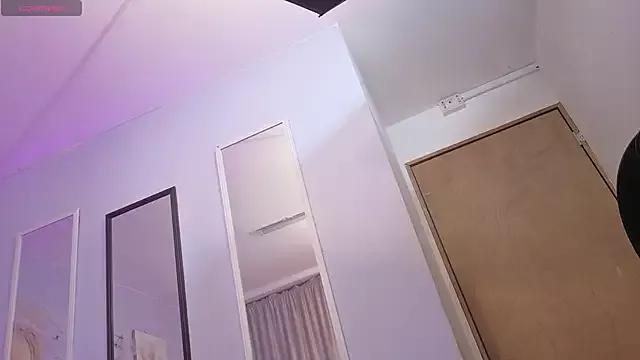 sarah_cruzz_ from StripChat is Freechat