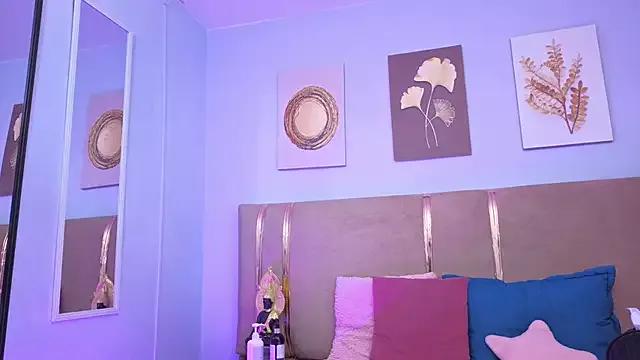 sarah_cruzz_ from StripChat is Freechat