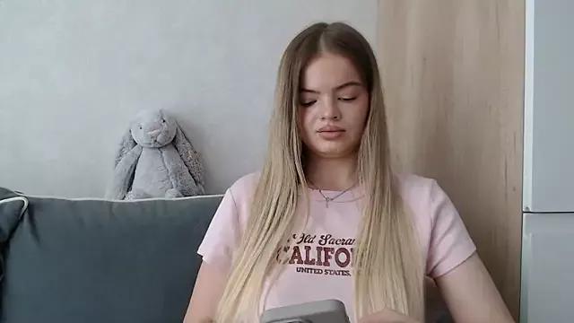 Sarah_keyy from StripChat is Freechat