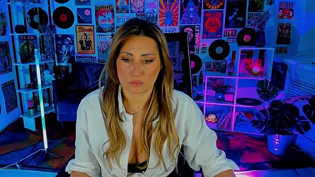 Check out our webcam shows gallery and message on a personal level with our sweet squirt cams hosts, showing off their natural physiques and sex toys.