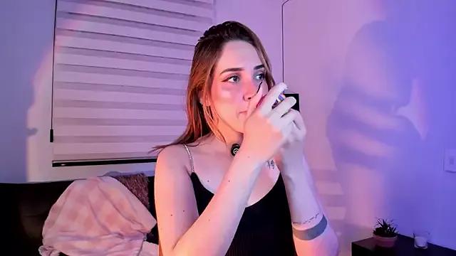 SarahCastillo_ from StripChat is Freechat