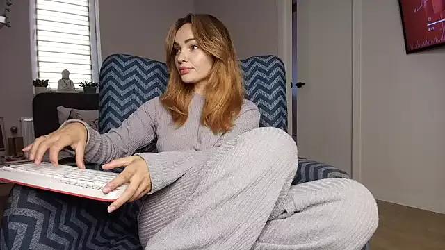 SaraLow from StripChat is Freechat