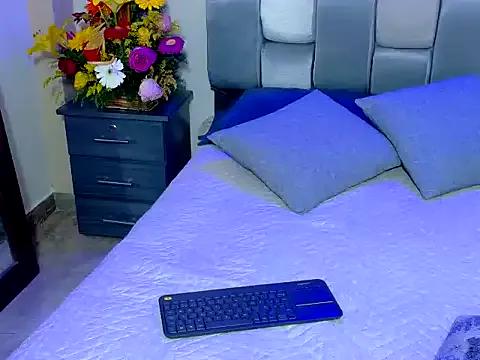 saramikaelson from StripChat is Freechat
