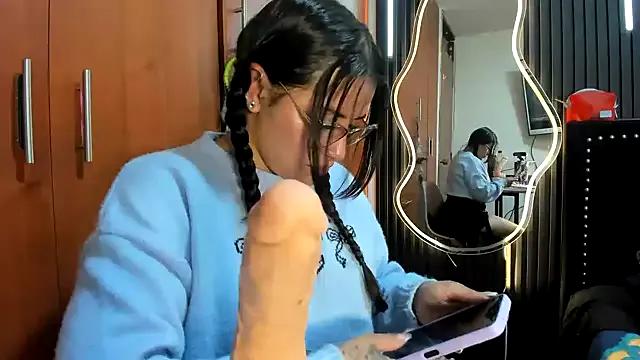 scarletr_red from StripChat is Freechat