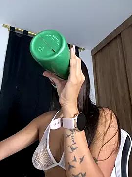 Scarlett05 from StripChat is Freechat