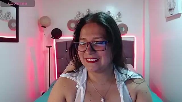 scarlett_widow_ from StripChat is Freechat