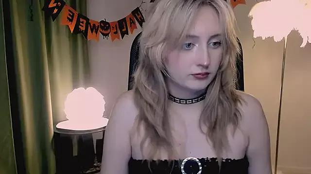 ScarlettScril from StripChat is Freechat