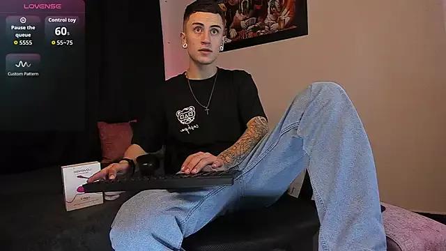 Sebas_maverick from StripChat is Freechat