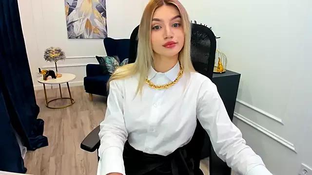 SelenaeMoore from StripChat is Freechat