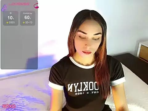SeleneGil22 from StripChat is Freechat