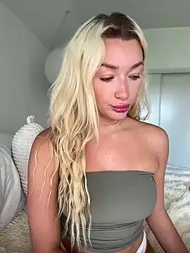 SerenaCloud from StripChat is Freechat