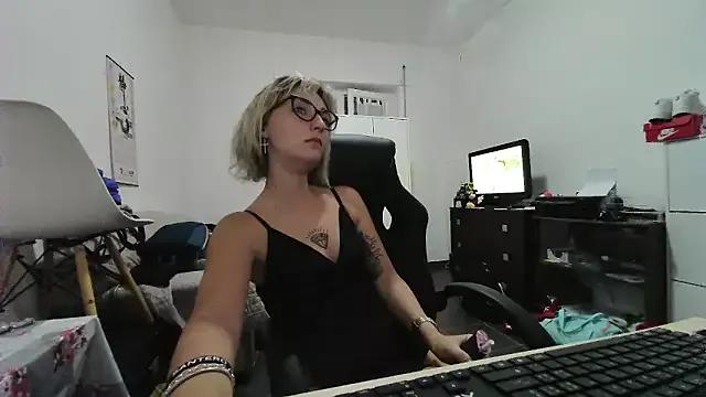 sexy_blondie92 from StripChat is Freechat
