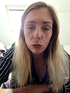 SexyAlya from StripChat is Freechat