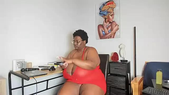 SexyHugeblackTitties from StripChat is Freechat