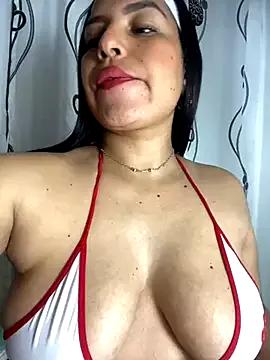 Sexymoom32 from StripChat is Freechat
