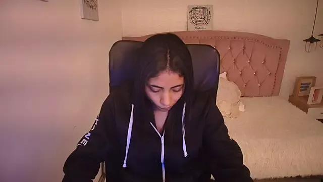 shaneelle from StripChat is Freechat