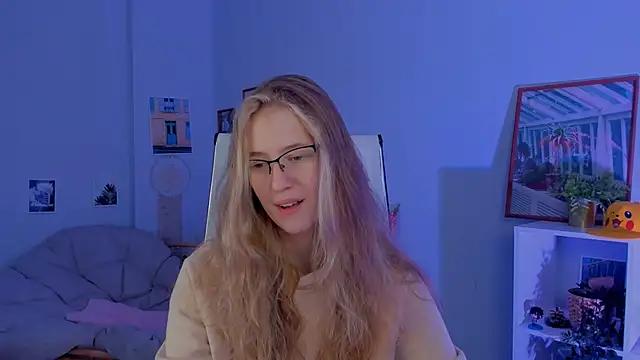 Sharon_Evansi from StripChat is Freechat