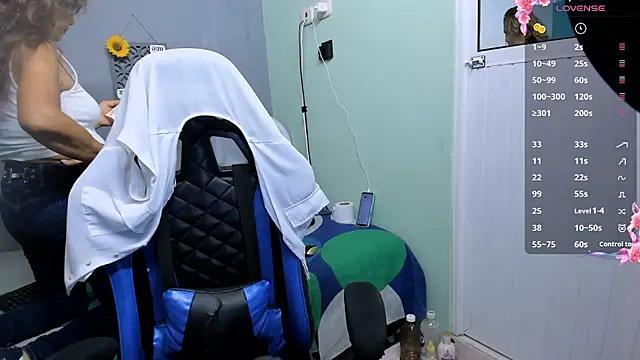 Sharon_Mooren from StripChat is Freechat