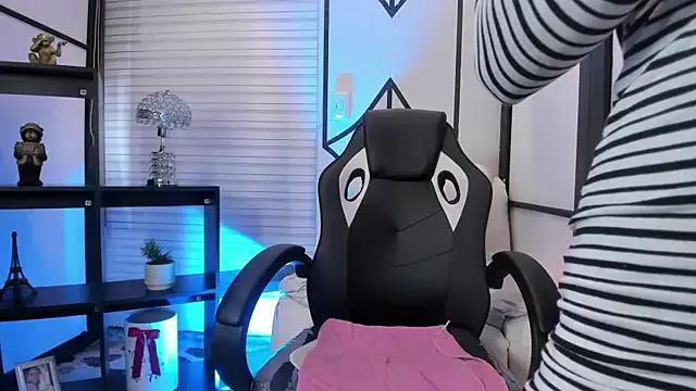 Check out our webcam shows gallery and message on a personal level with our sweet squirt cams hosts, showing off their natural physiques and sex toys.