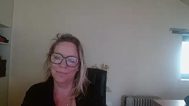 Silkesquirt from StripChat is Freechat