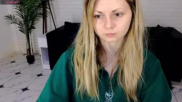 SmilingEmily_ from StripChat is Freechat