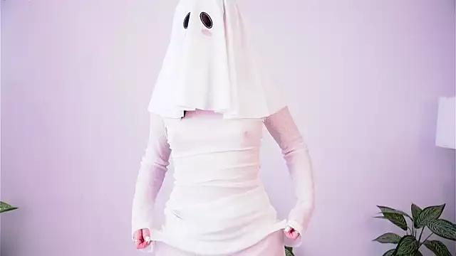 SnowNut from StripChat is Freechat