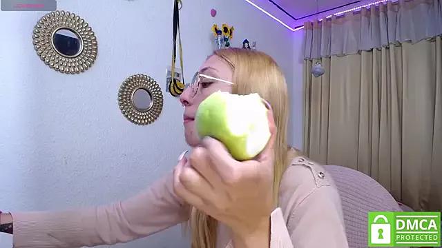 Soffy-brooks from StripChat is Freechat