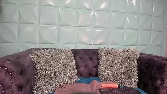 SofiRedsB from StripChat is Freechat