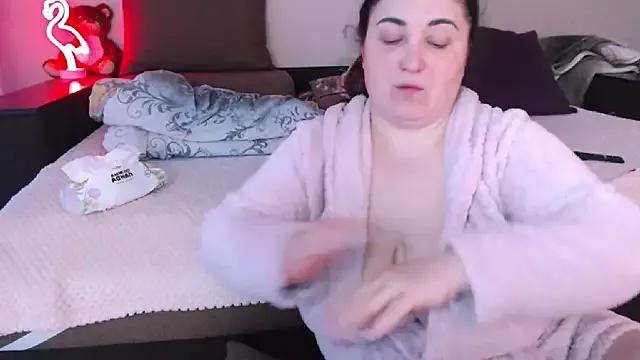 SoftLia from StripChat is Freechat
