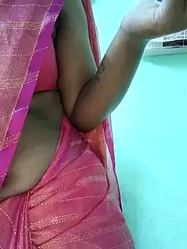 Soloqueentamil from StripChat is Freechat