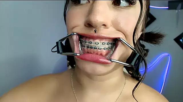 Sophie__G from StripChat is Freechat