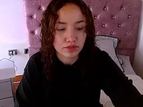 sophie_rosse1 from StripChat is Freechat