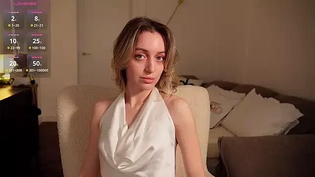 SophieBelll from StripChat is Freechat