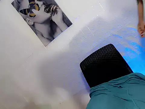 spicyhugecock from StripChat is Freechat