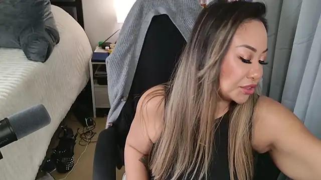 Check out our webcam shows gallery and message on a personal level with our sweet squirt cams hosts, showing off their natural physiques and sex toys.
