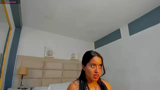 Starbutterflyy_ from StripChat is Freechat
