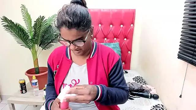 Strawberry_Lips from StripChat is Freechat