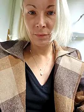 Sunny-Sin from StripChat is Freechat