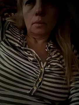 Suzanele from StripChat is Freechat