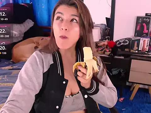 sweet-daniela from StripChat is Freechat