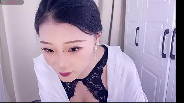 Sweet-lucy from StripChat is Freechat