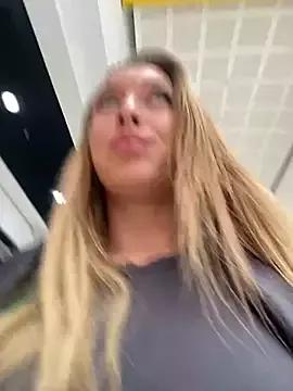 Sweet___Emily from StripChat is Freechat