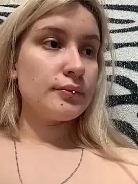 Sweet_white_chocolate from StripChat is Freechat