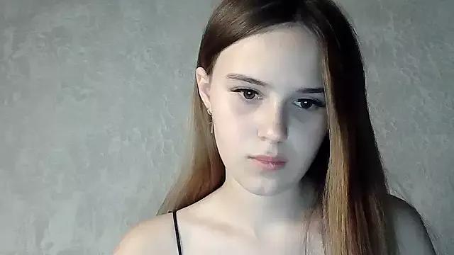 SweetLoraa from StripChat is Freechat
