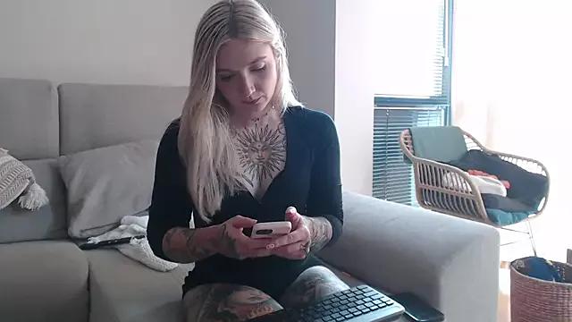 tattoobbgirl from StripChat is Freechat