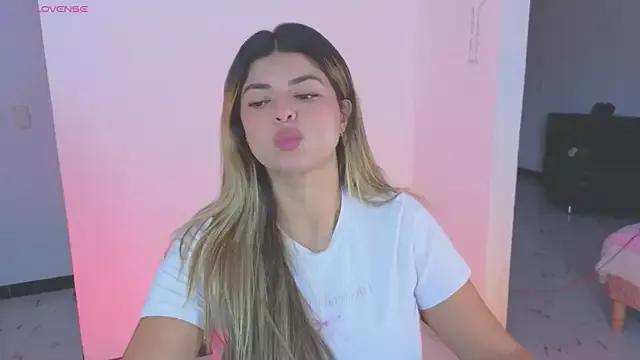 Thamy_stark from StripChat is Freechat