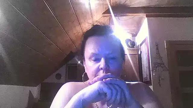 TiffanyMature from StripChat is Freechat