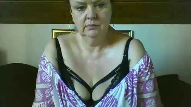 TiffanyMature from StripChat is Freechat